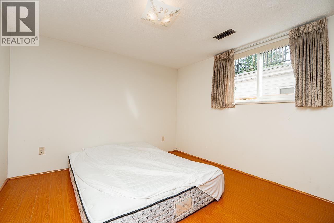 Photo 33 of 3487 Triumph Street, Vancouver BC