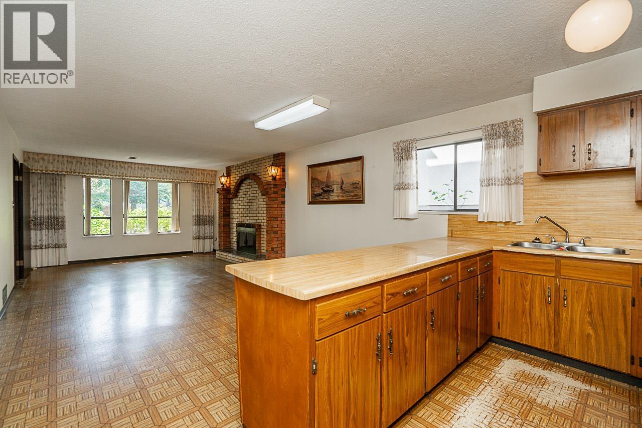 Photo 31 of 3487 Triumph Street, Vancouver BC