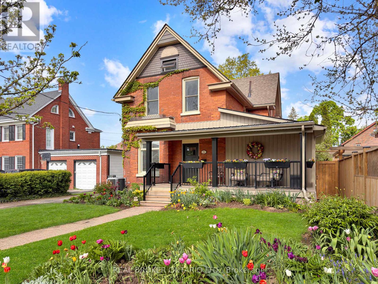 Photo 2 of 5 Hawarden Avenue, Brantford ON