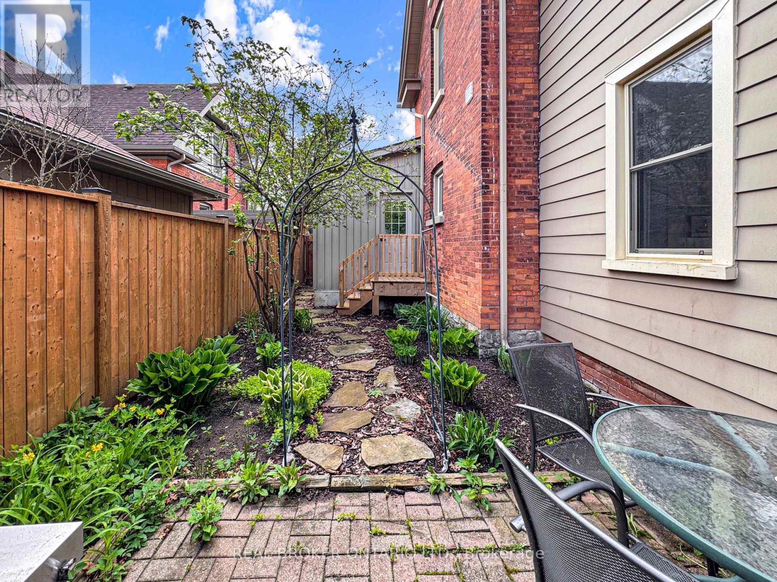 Photo 39 of 5 Hawarden Avenue, Brantford ON