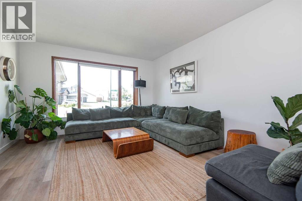 Photo 13 of 21 Gilbert Crescent, Red Deer AB