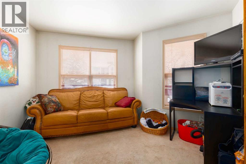 Photo 17 of 2219 Westmount Road Nw, Calgary AB