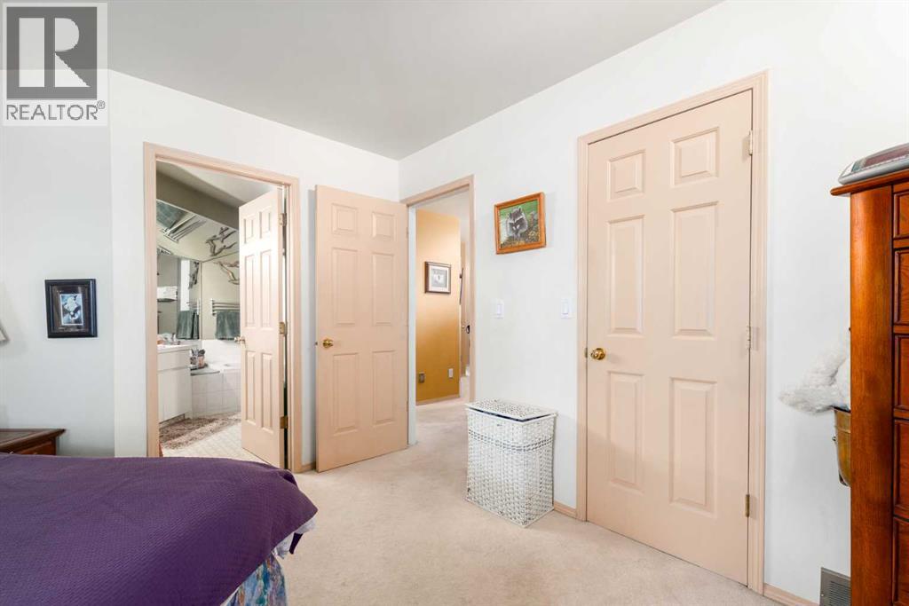 Photo 22 of 2219 Westmount Road Nw, Calgary AB