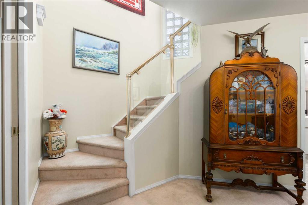 Photo 5 of 2219 Westmount Road Nw, Calgary AB