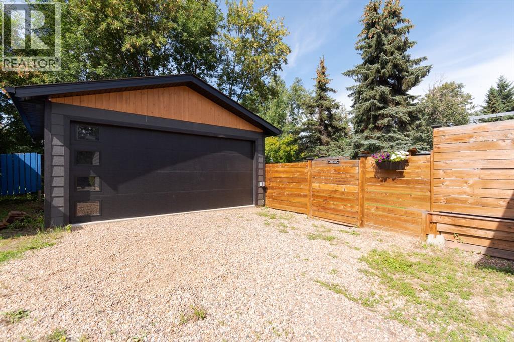 Photo 2 of 28 Alberta Drive, Fort Mcmurray AB