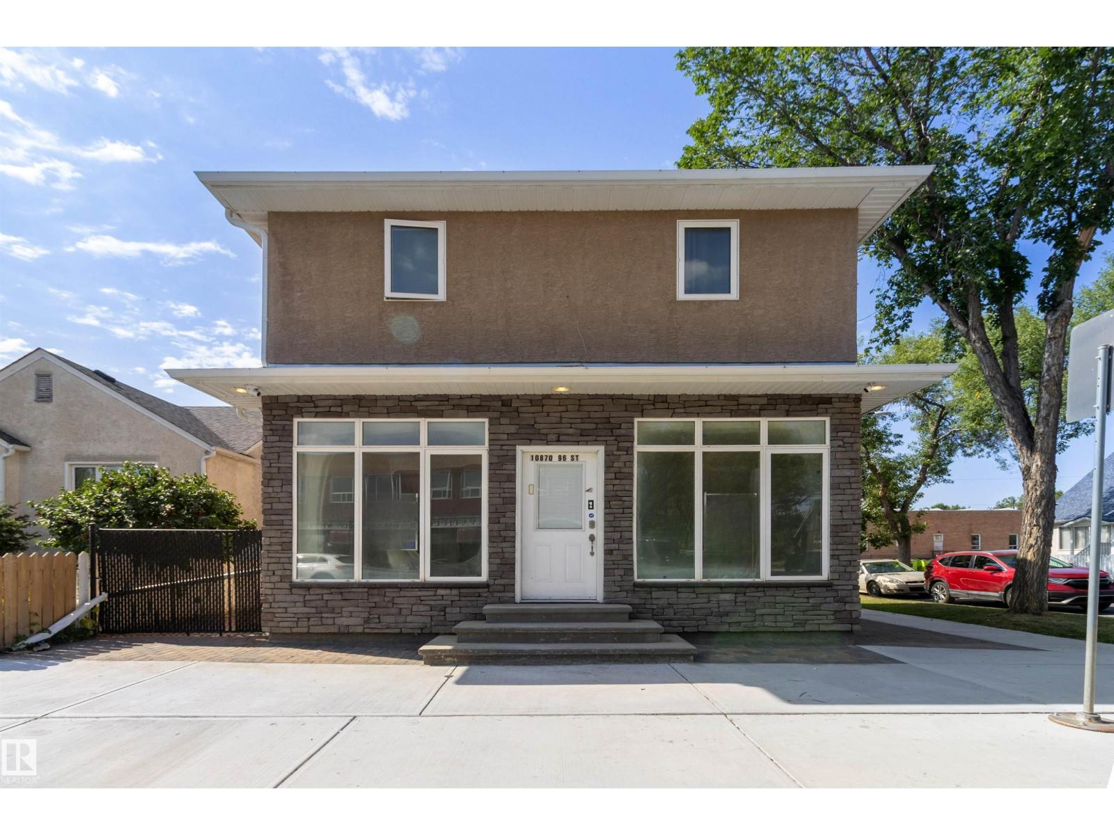 Photo 1 of 10870 96 St Nw, Edmonton AB