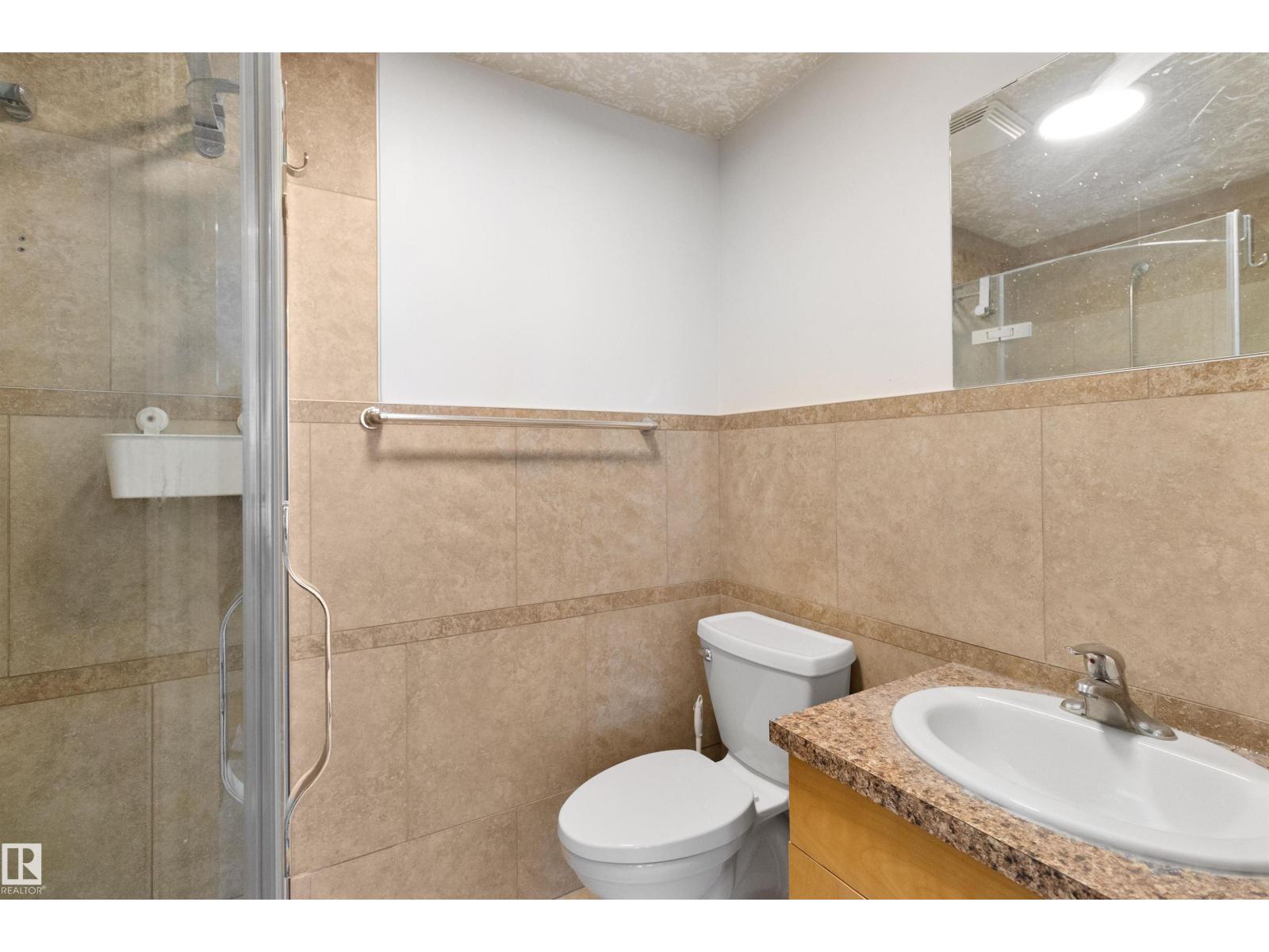 Photo 13 of 10870 96 St Nw, Edmonton AB