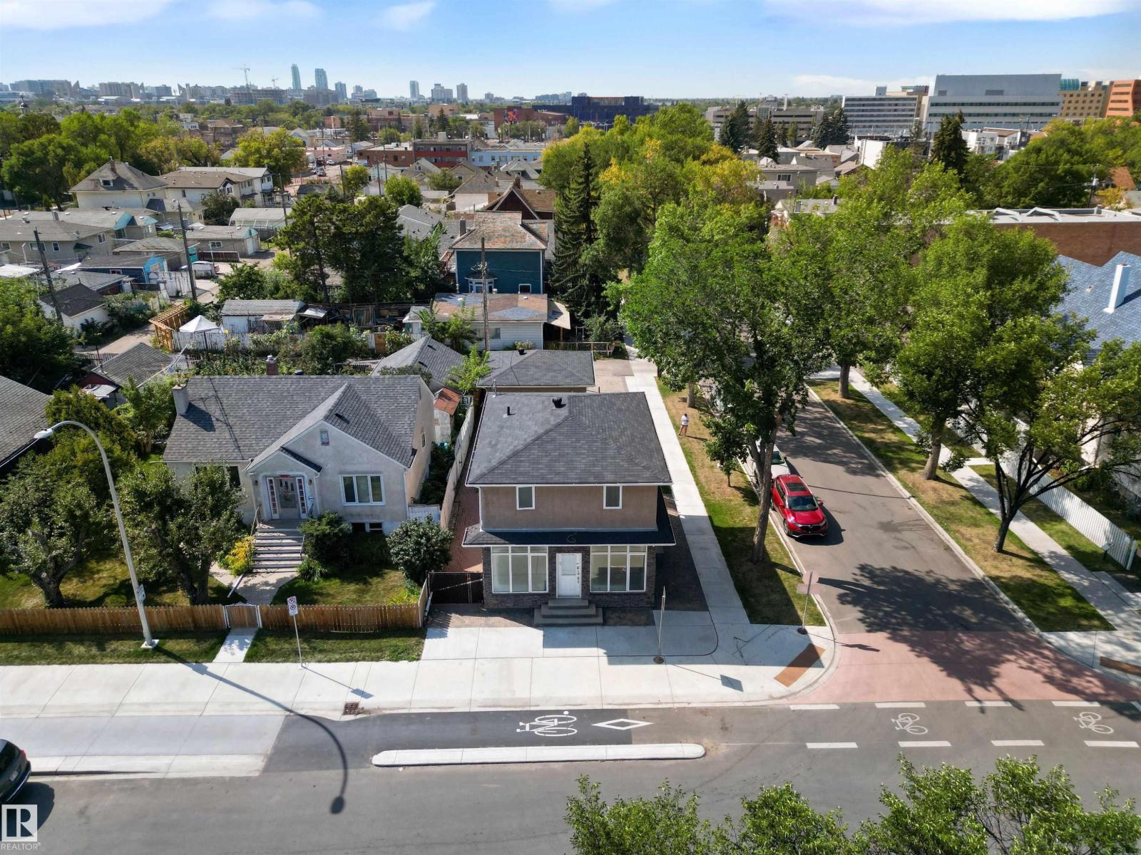 Photo 16 of 10870 96 St Nw, Edmonton AB