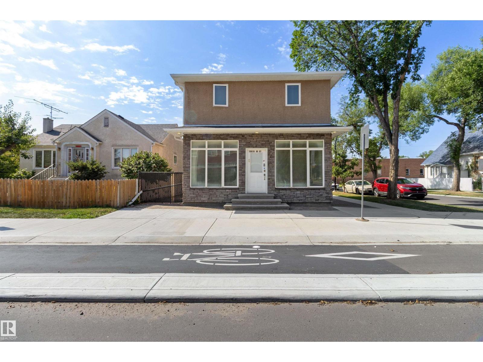 Photo 17 of 10870 96 St Nw, Edmonton AB