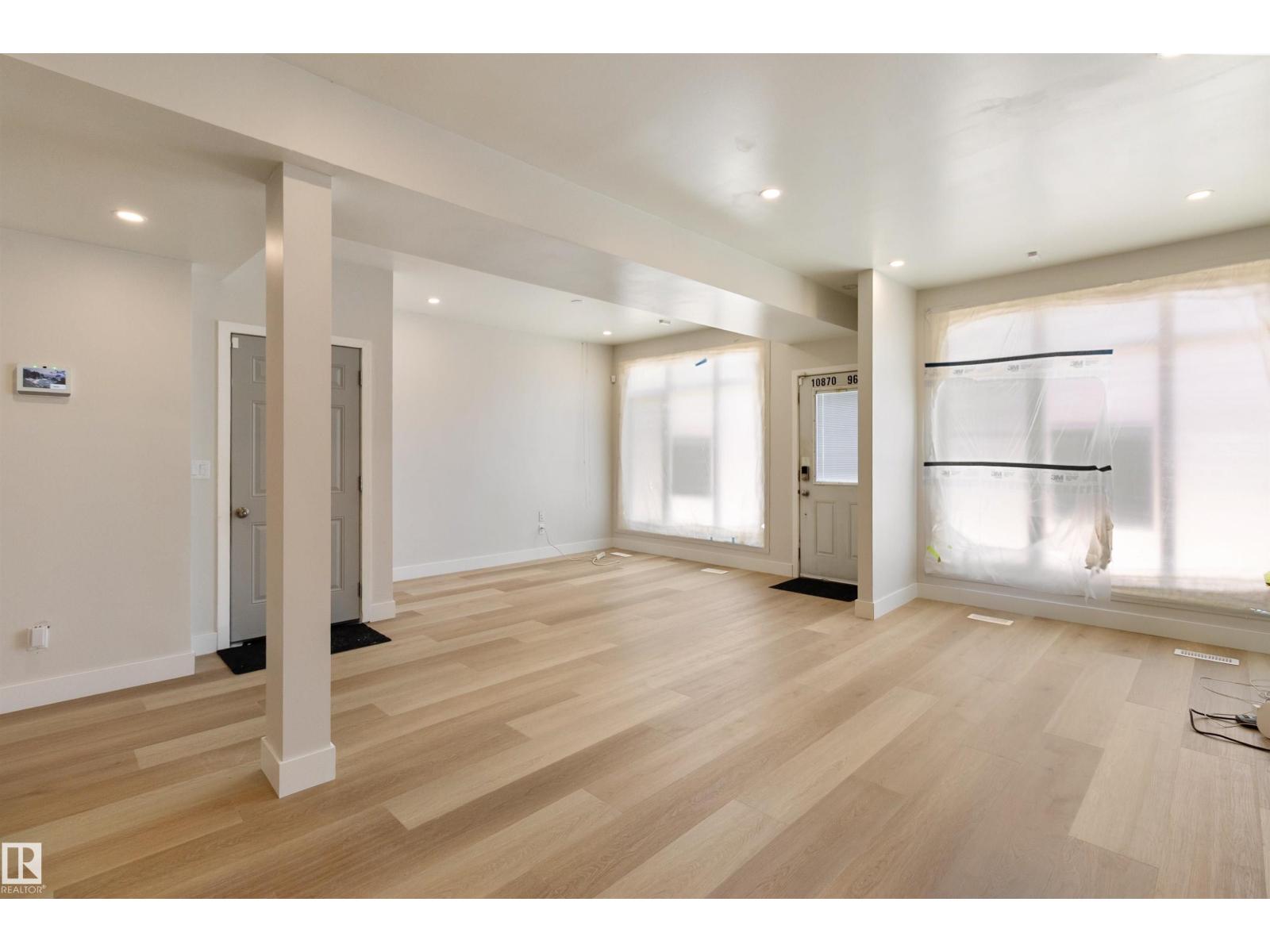 Photo 6 of 10870 96 St Nw, Edmonton AB