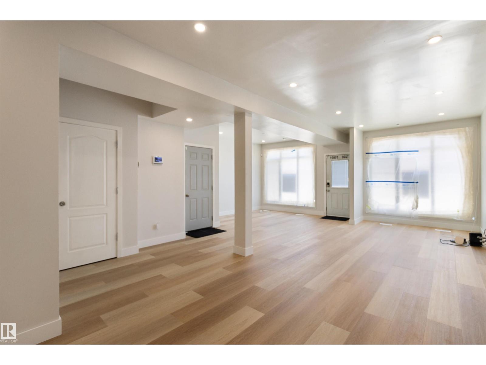 Photo 7 of 10870 96 St Nw, Edmonton AB