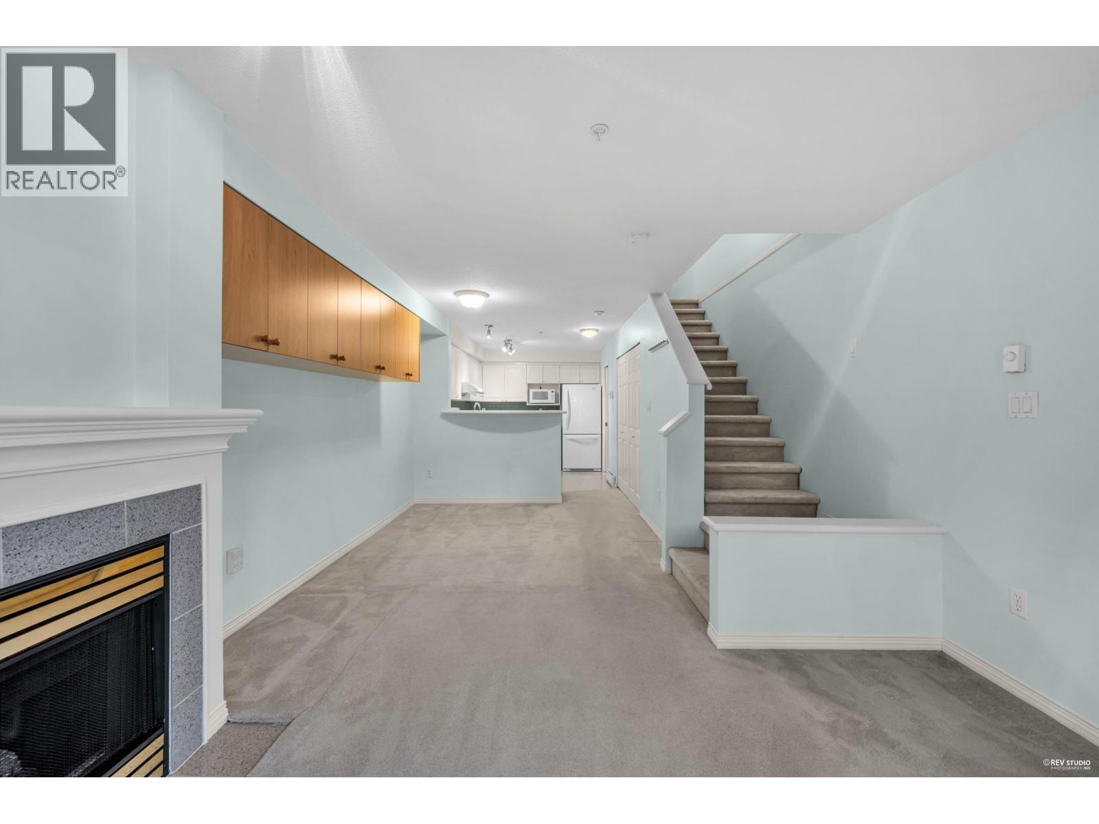 Photo 10 of 211 2545 W Broadway, Vancouver BC