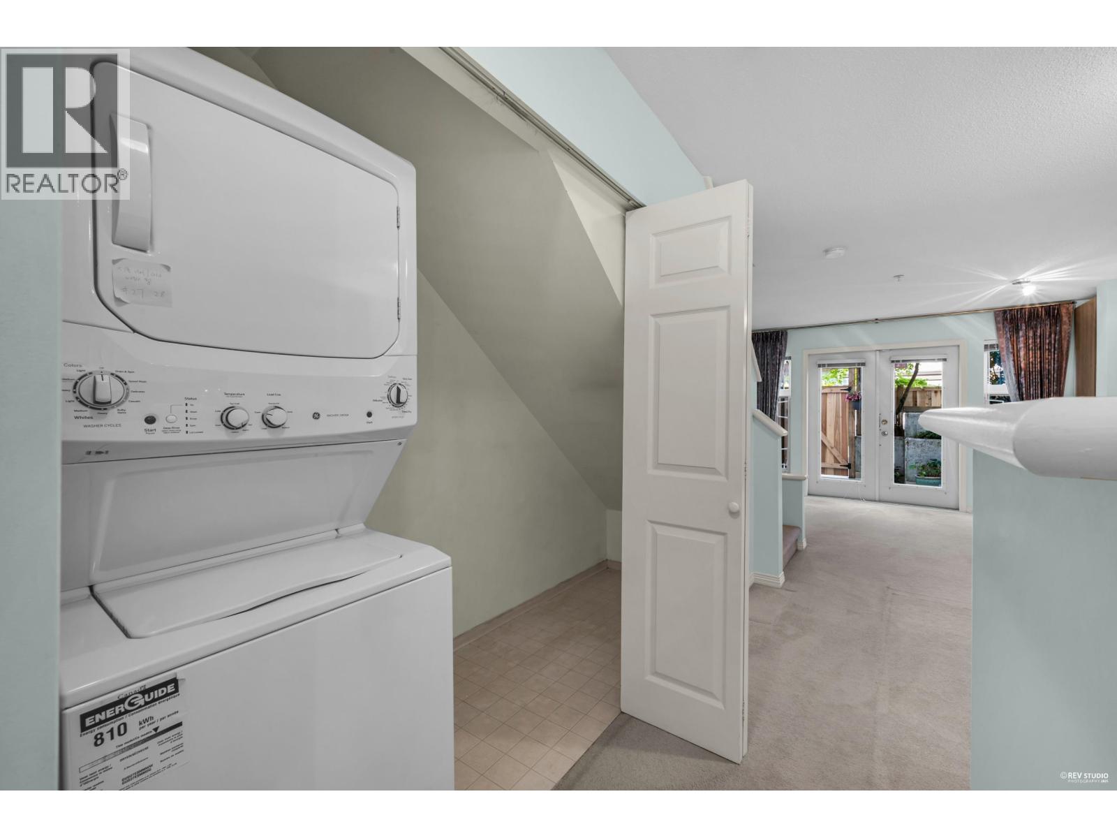 Photo 18 of 211 2545 W Broadway, Vancouver BC