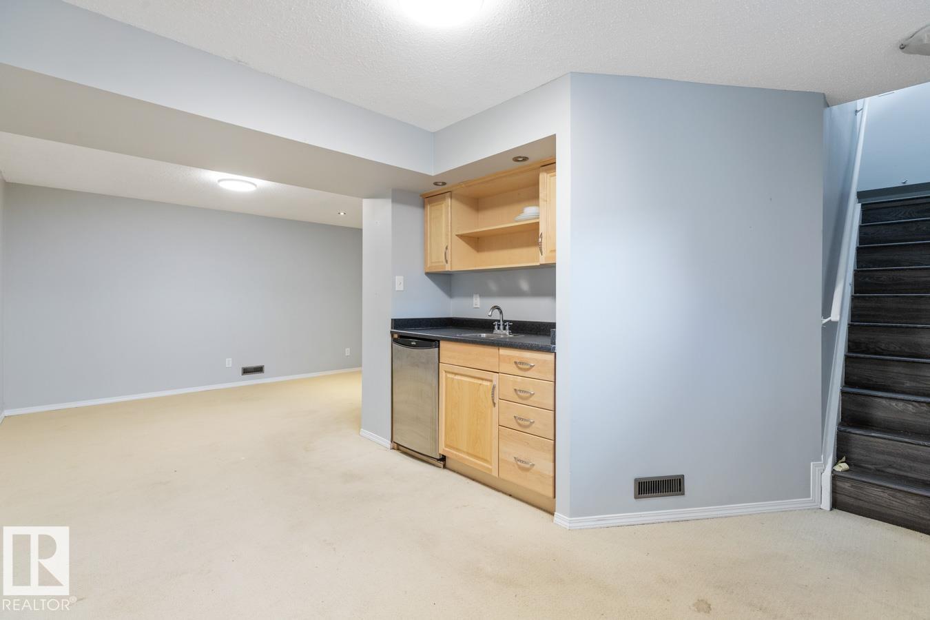 Photo 23 of 17211 102 St Nw, Edmonton AB