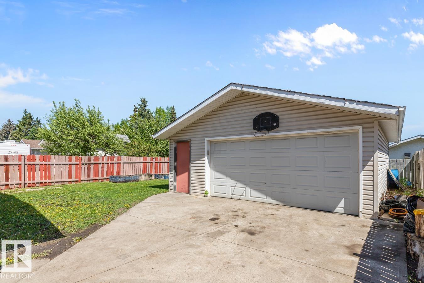 Photo 37 of 17211 102 St Nw, Edmonton AB