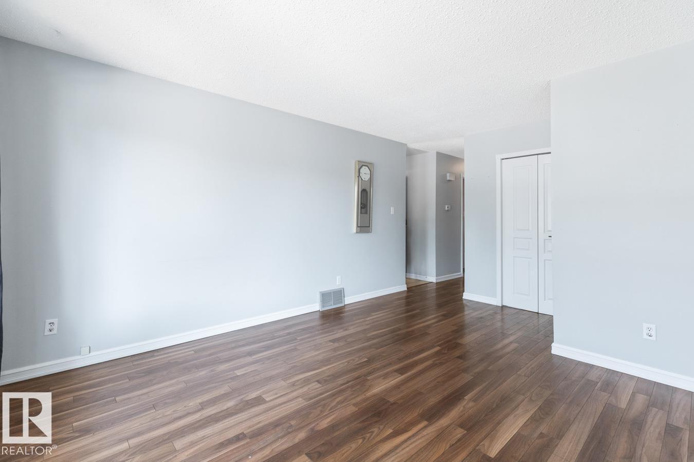 Photo 5 of 17211 102 St Nw, Edmonton AB