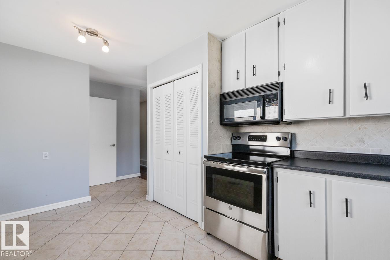 Photo 9 of 17211 102 St Nw, Edmonton AB