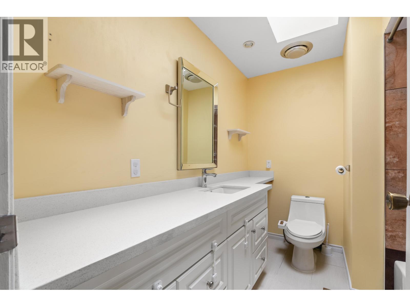 Photo 13 of 5540 Laurel Street, Burnaby BC
