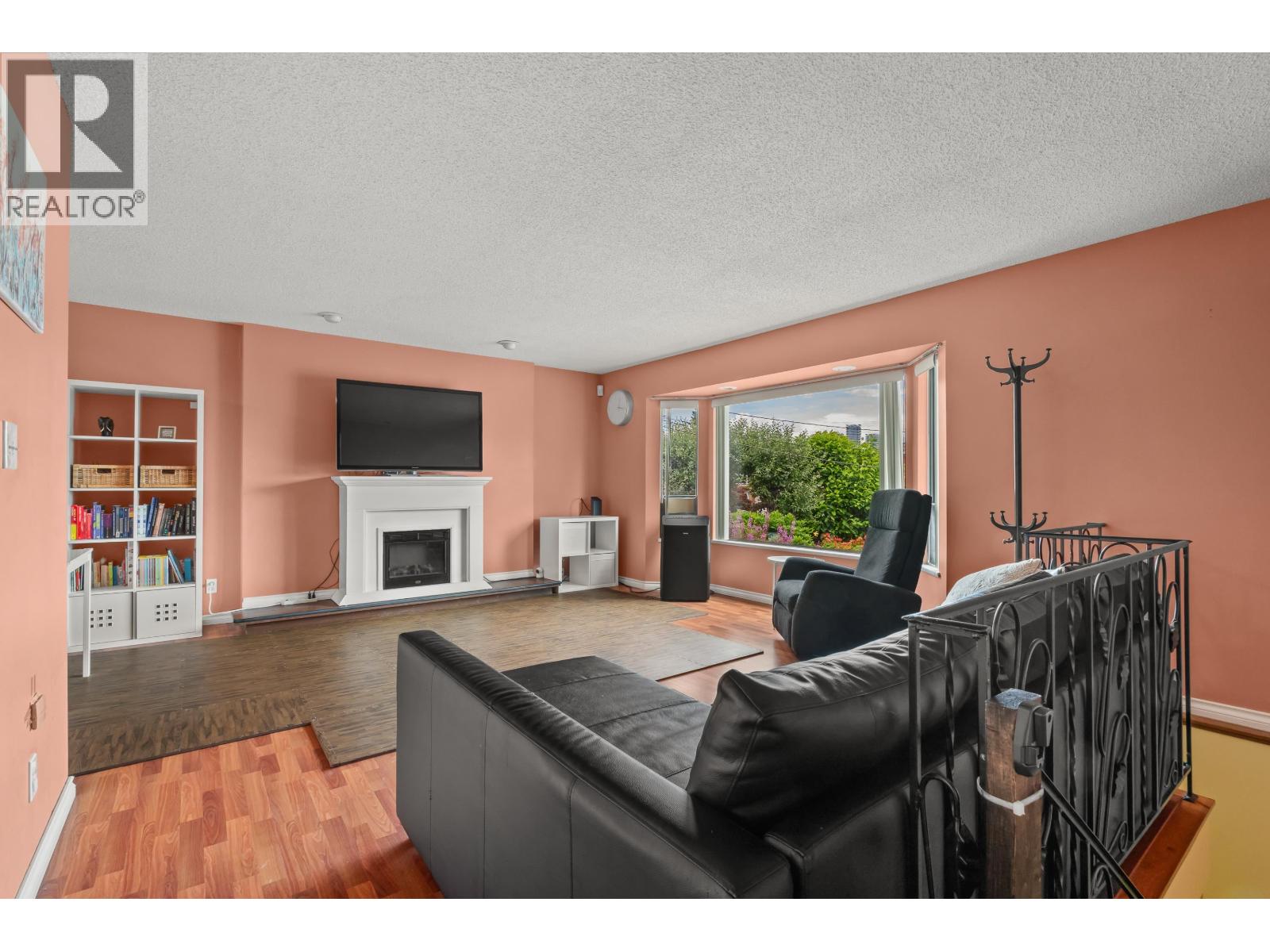 Photo 6 of 5540 Laurel Street, Burnaby BC