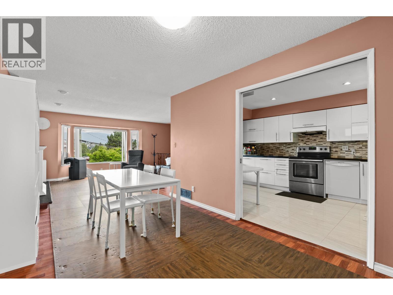 Photo 9 of 5540 Laurel Street, Burnaby BC