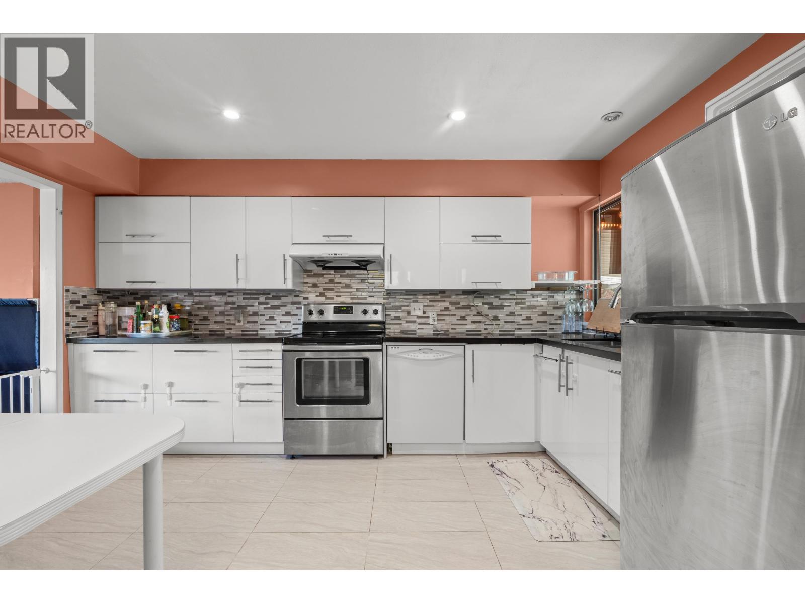 Photo 7 of 5540 Laurel Street, Burnaby BC