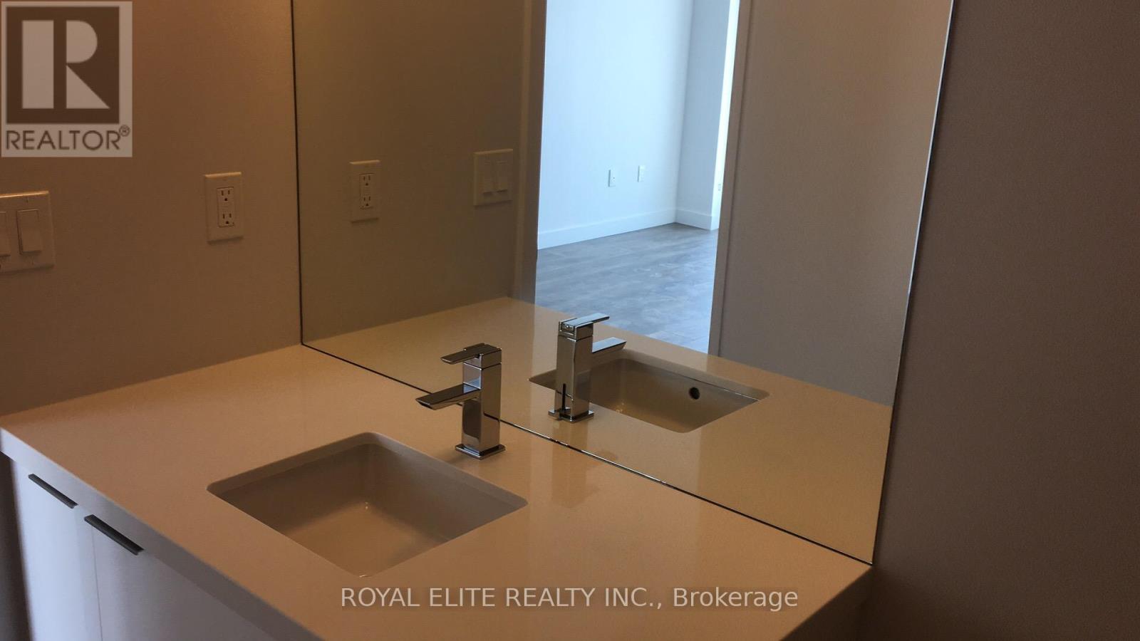 Photo 11 of 5409 8 Eglinton Avenue E, Toronto ON