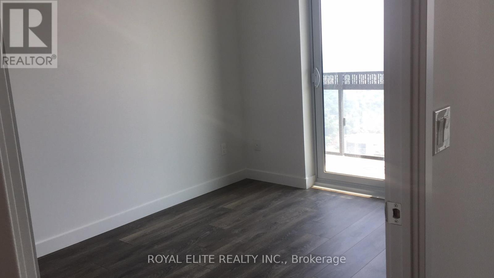 Photo 18 of 5409 8 Eglinton Avenue E, Toronto ON
