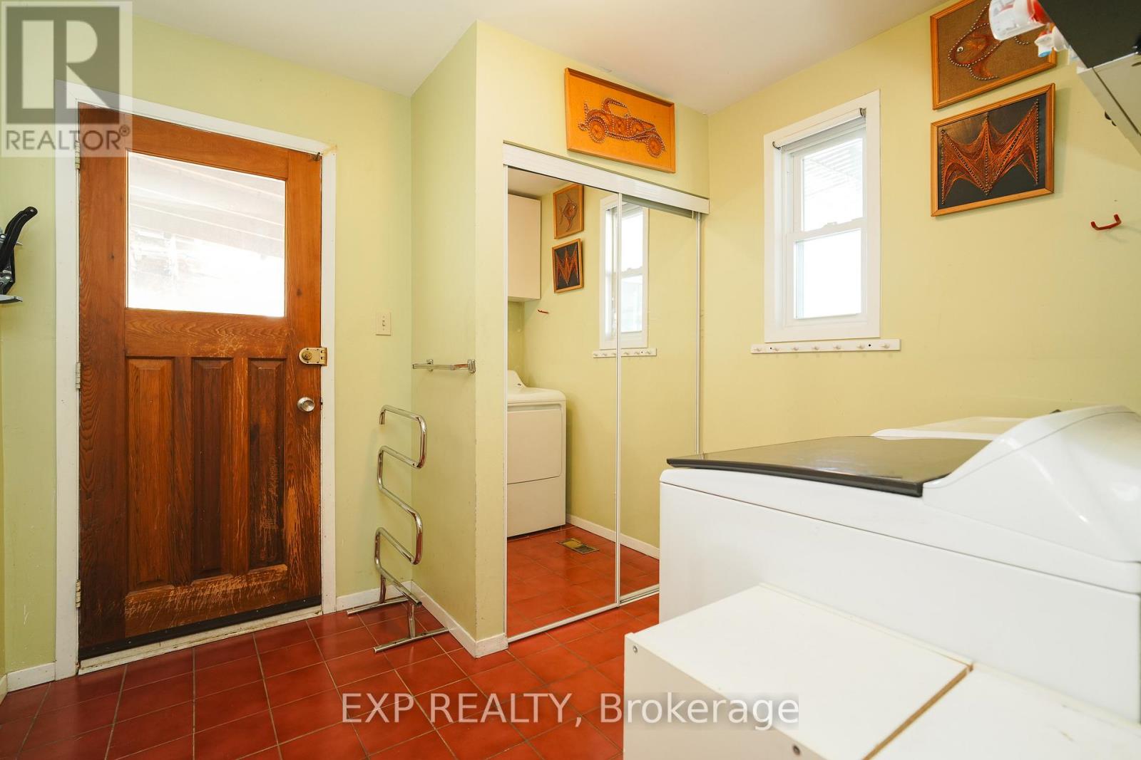 Photo 11 of 36 Keewatin Crescent, Ottawa ON