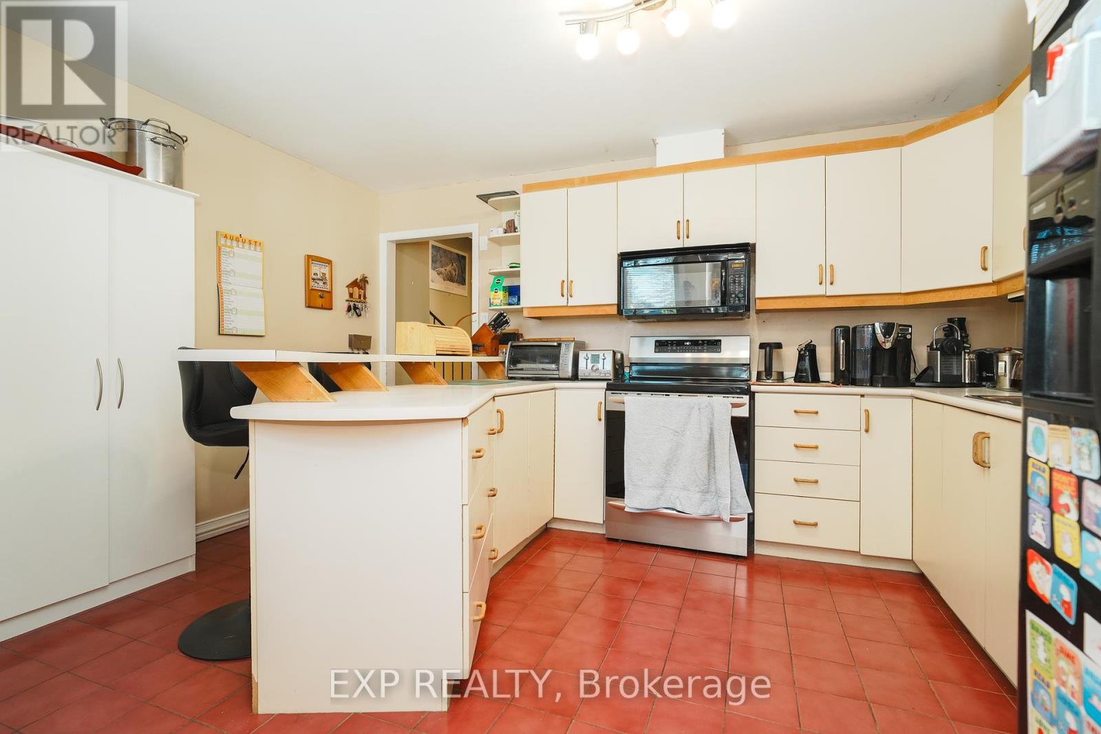 Photo 12 of 36 Keewatin Crescent, Ottawa ON