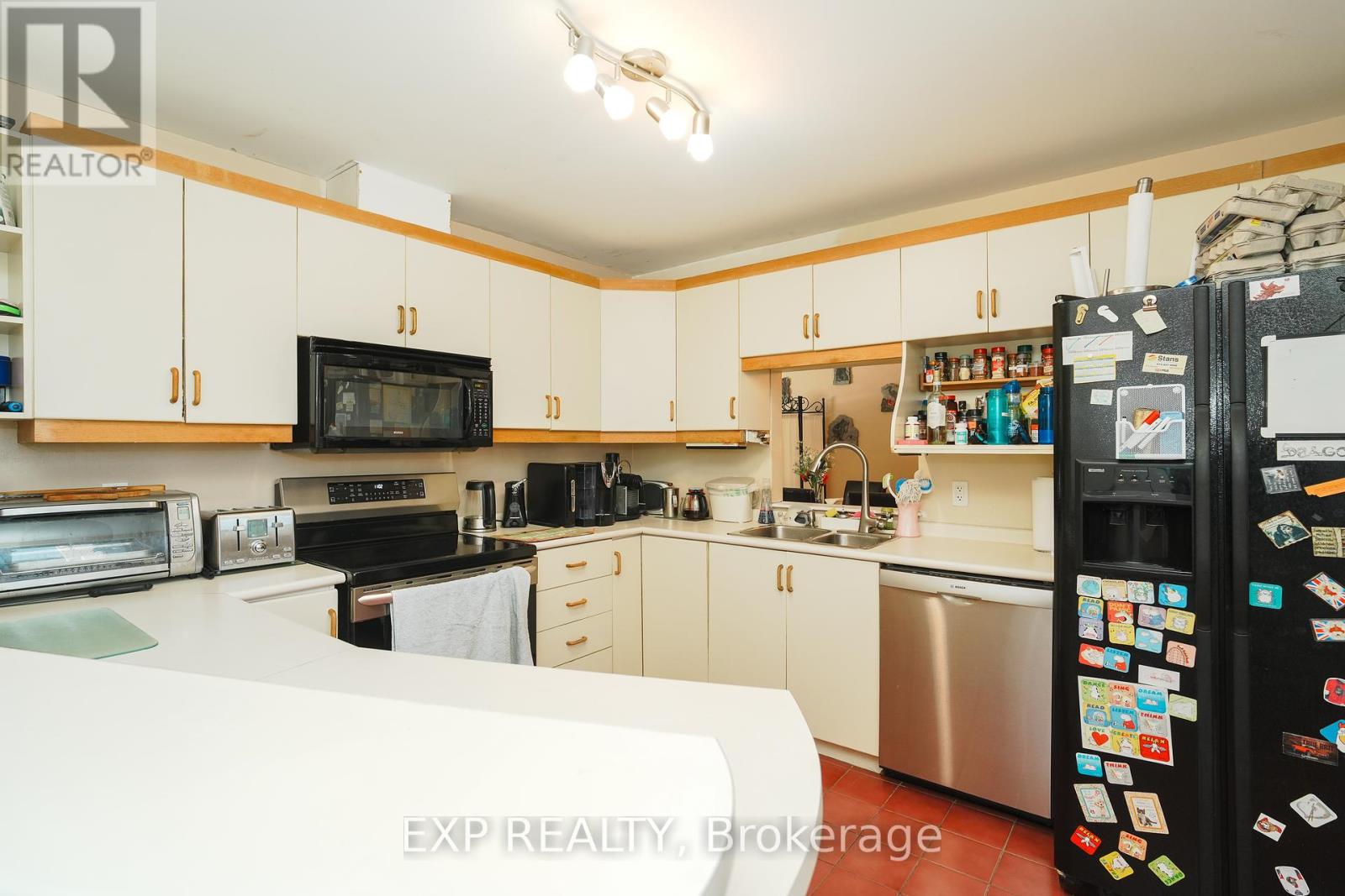 Photo 13 of 36 Keewatin Crescent, Ottawa ON