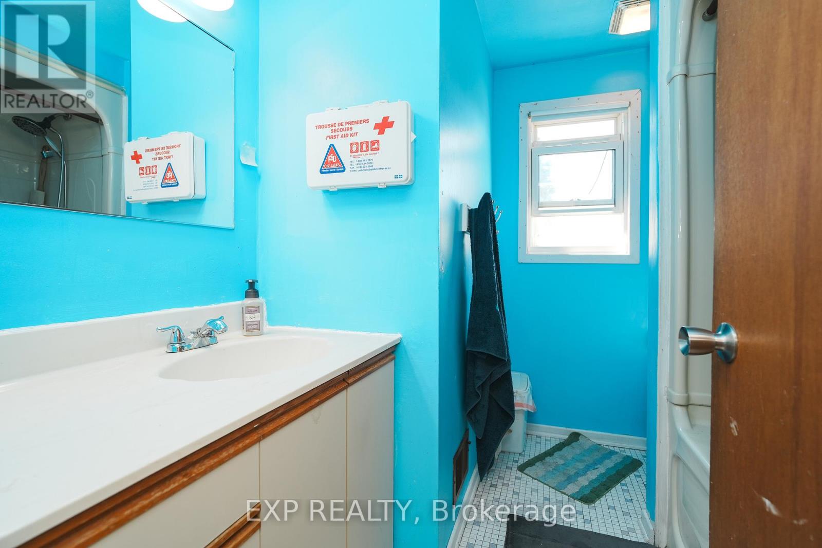 Photo 14 of 36 Keewatin Crescent, Ottawa ON