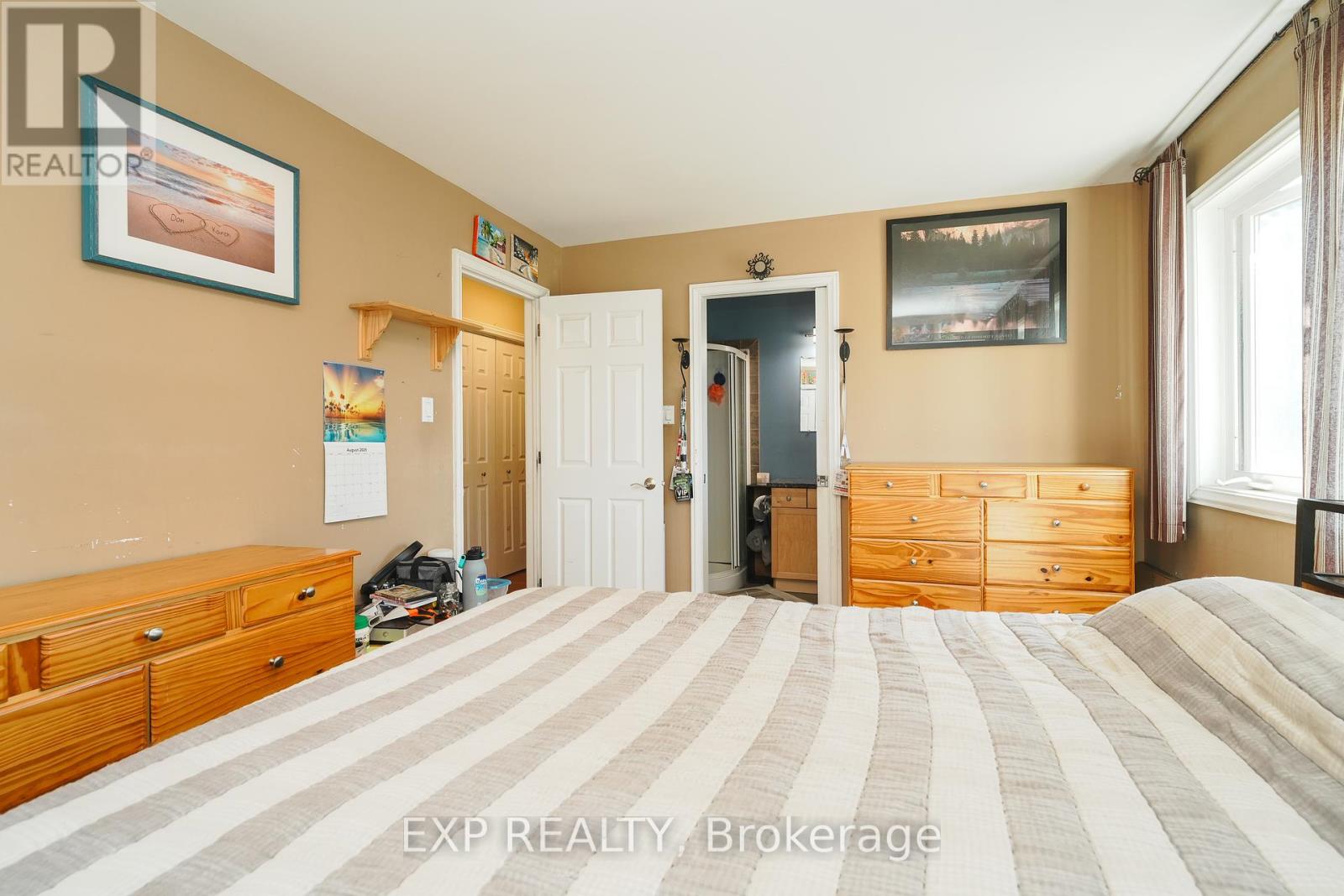 Photo 17 of 36 Keewatin Crescent, Ottawa ON