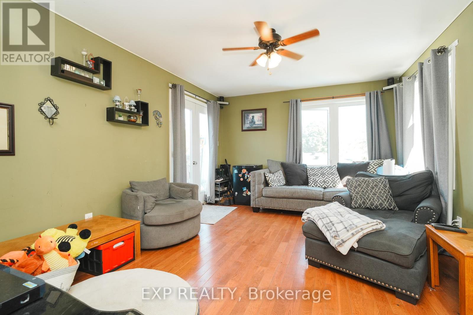 Photo 21 of 36 Keewatin Crescent, Ottawa ON