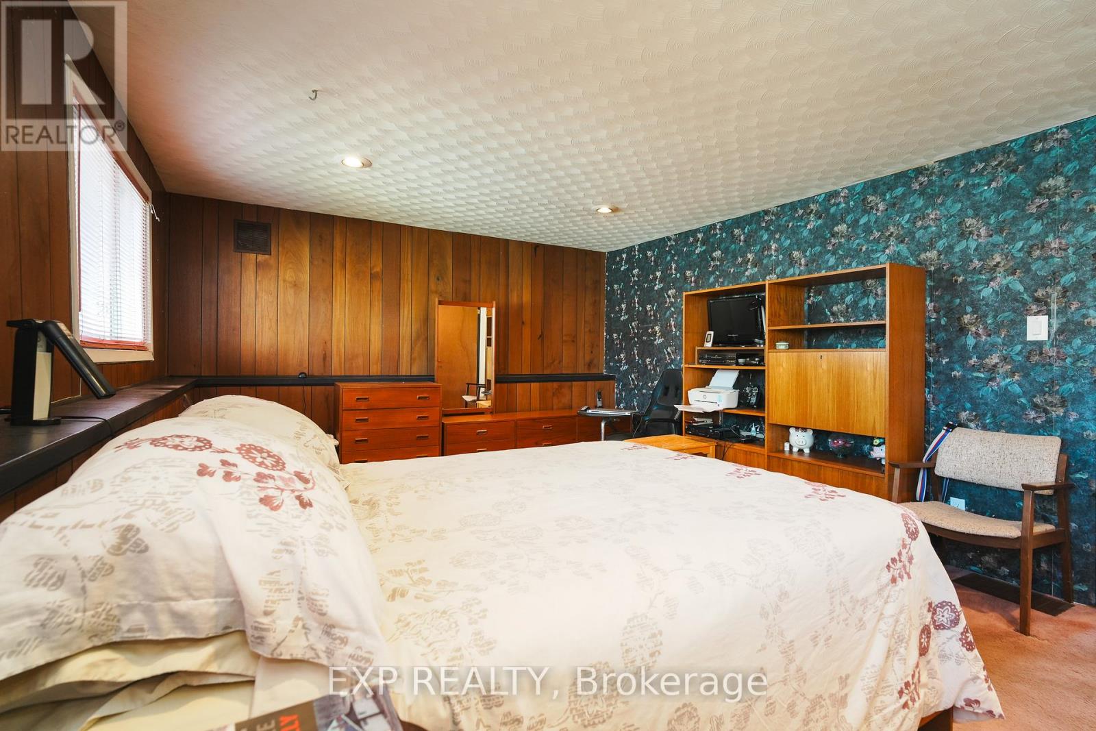 Photo 26 of 36 Keewatin Crescent, Ottawa ON