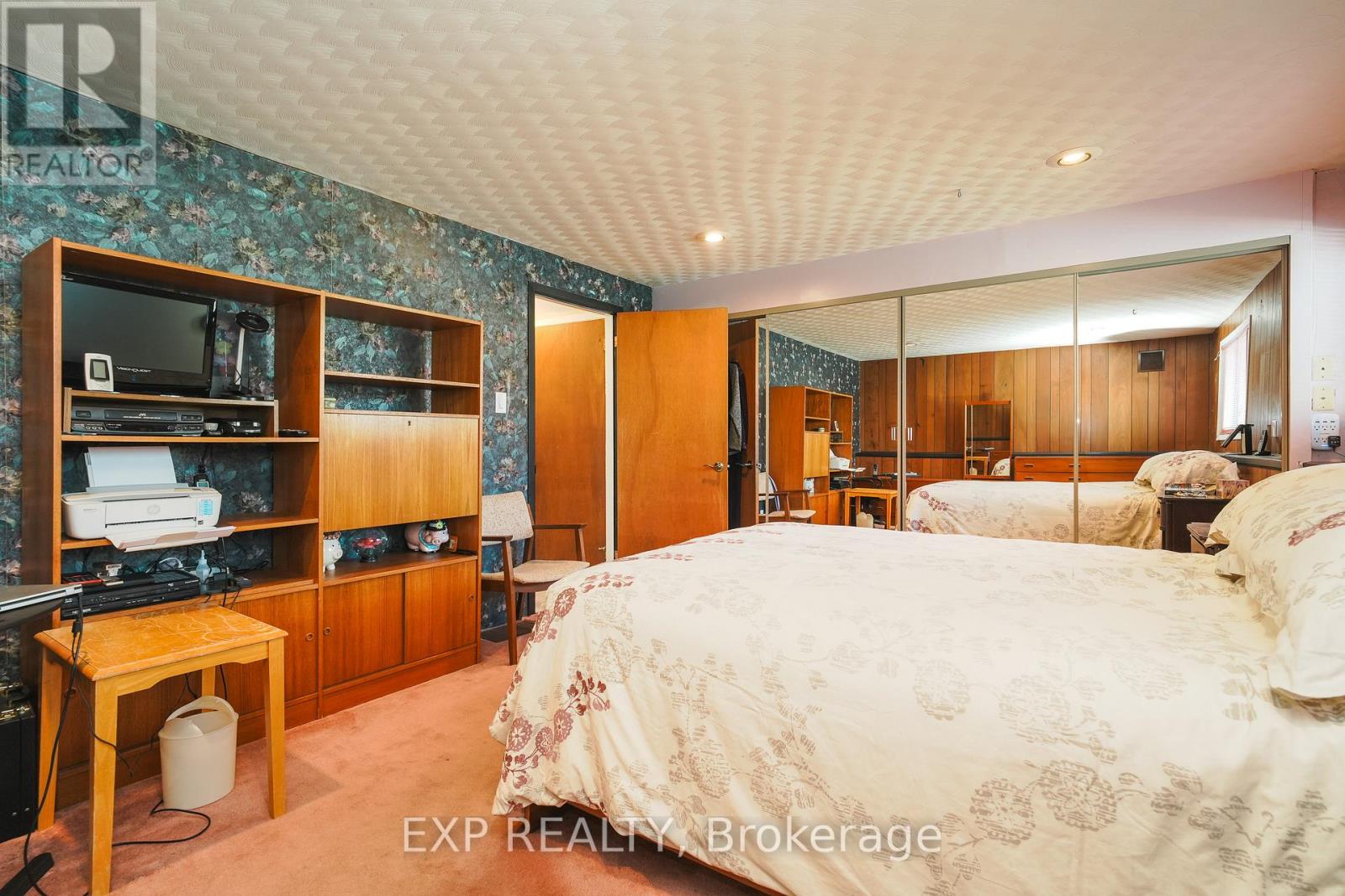 Photo 27 of 36 Keewatin Crescent, Ottawa ON