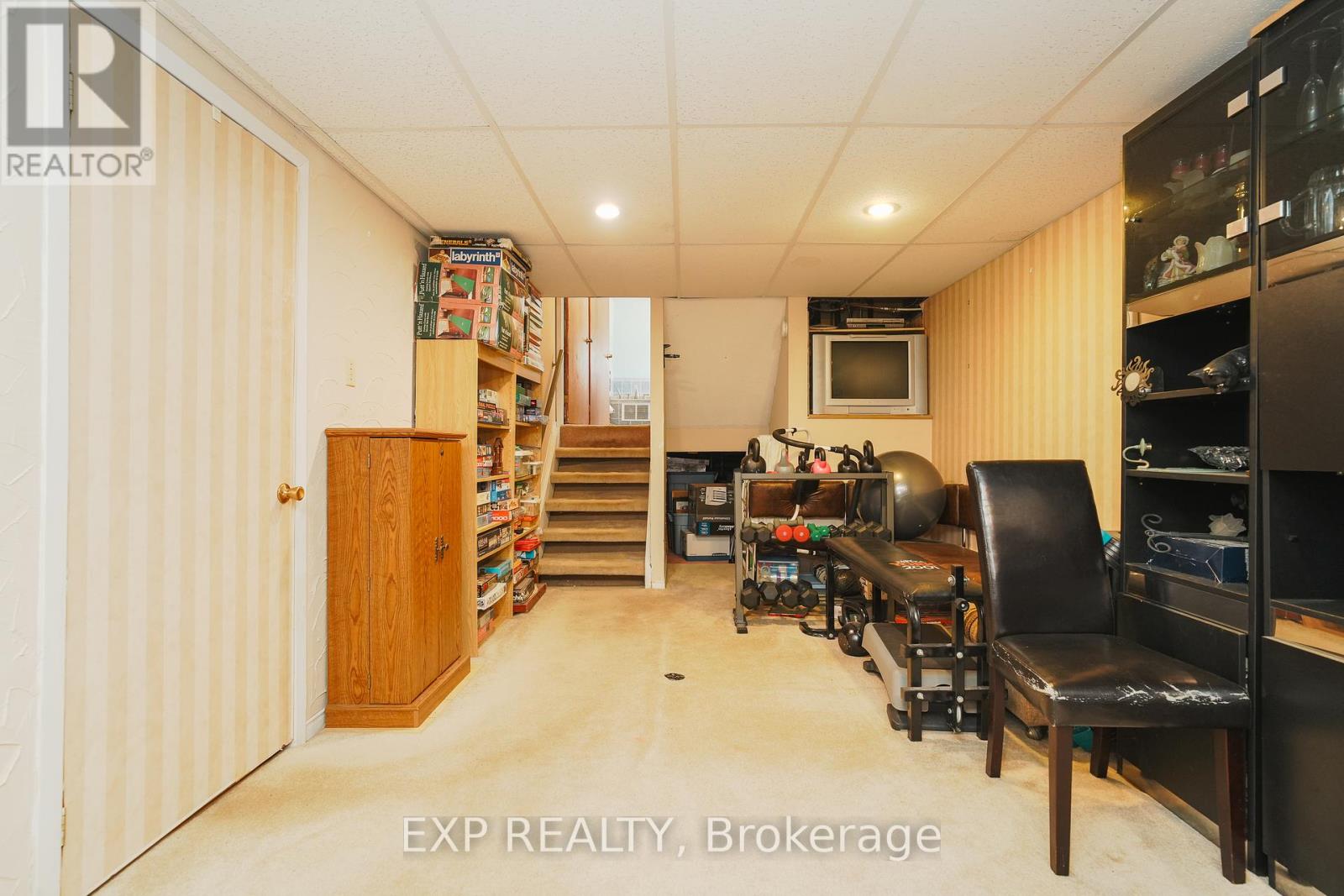 Photo 29 of 36 Keewatin Crescent, Ottawa ON