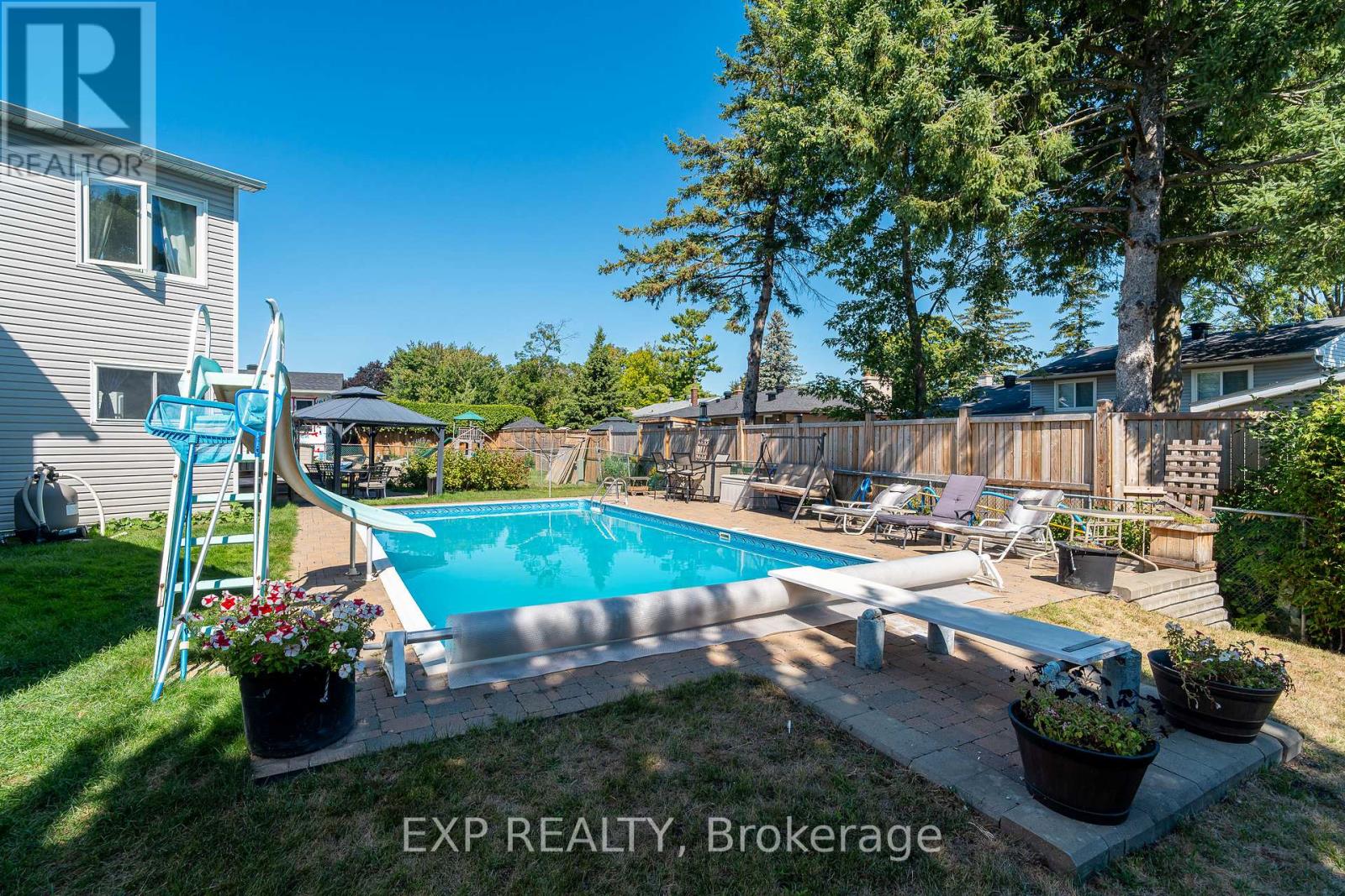 Photo 33 of 36 Keewatin Crescent, Ottawa ON