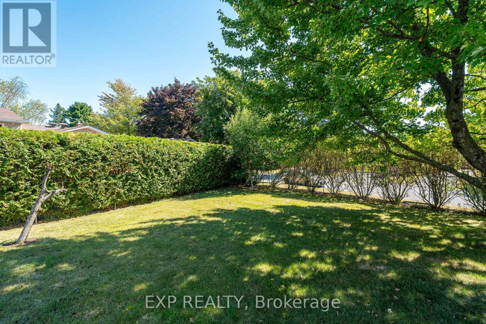 Photo 34 of 36 Keewatin Crescent, Ottawa ON
