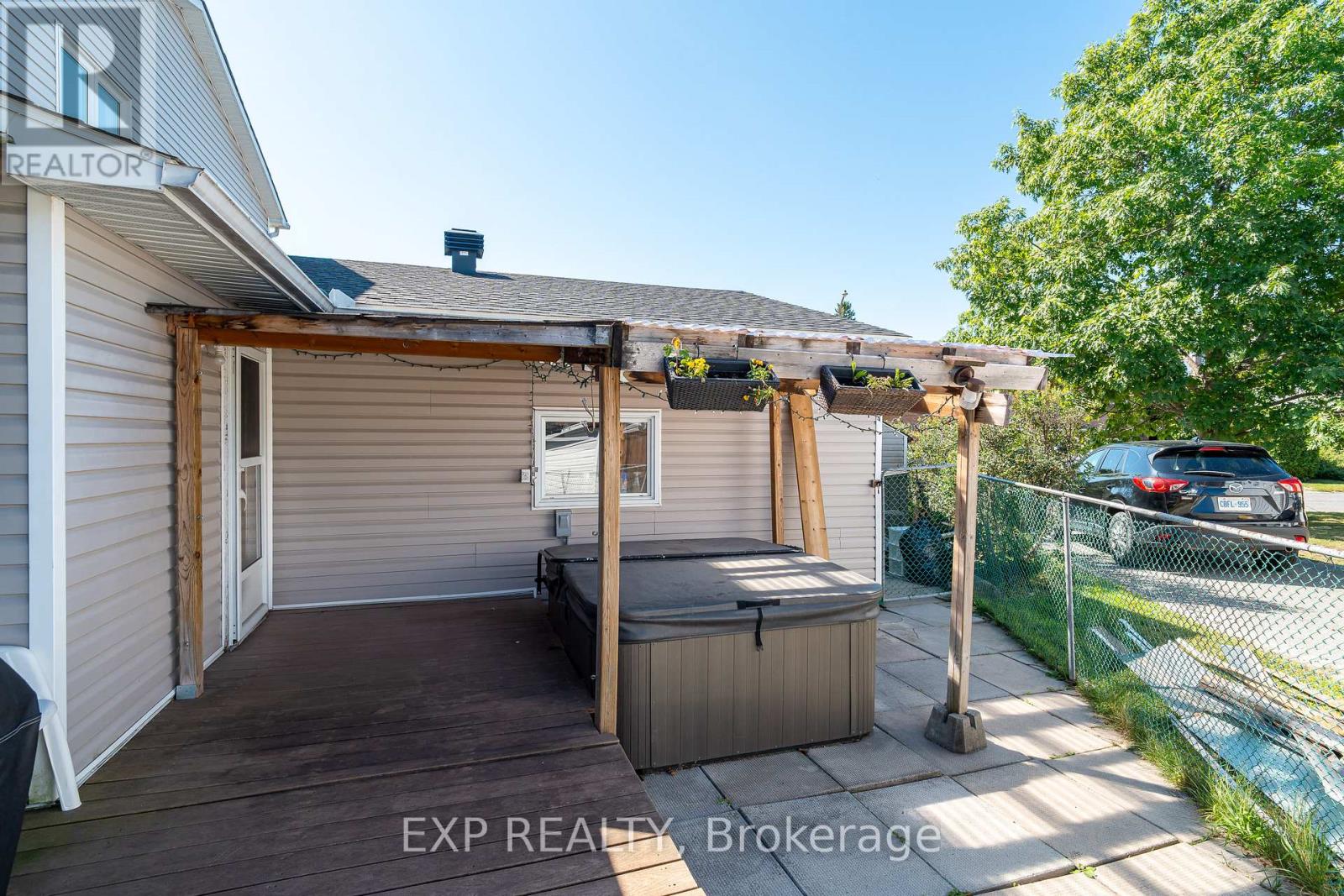 Photo 38 of 36 Keewatin Crescent, Ottawa ON