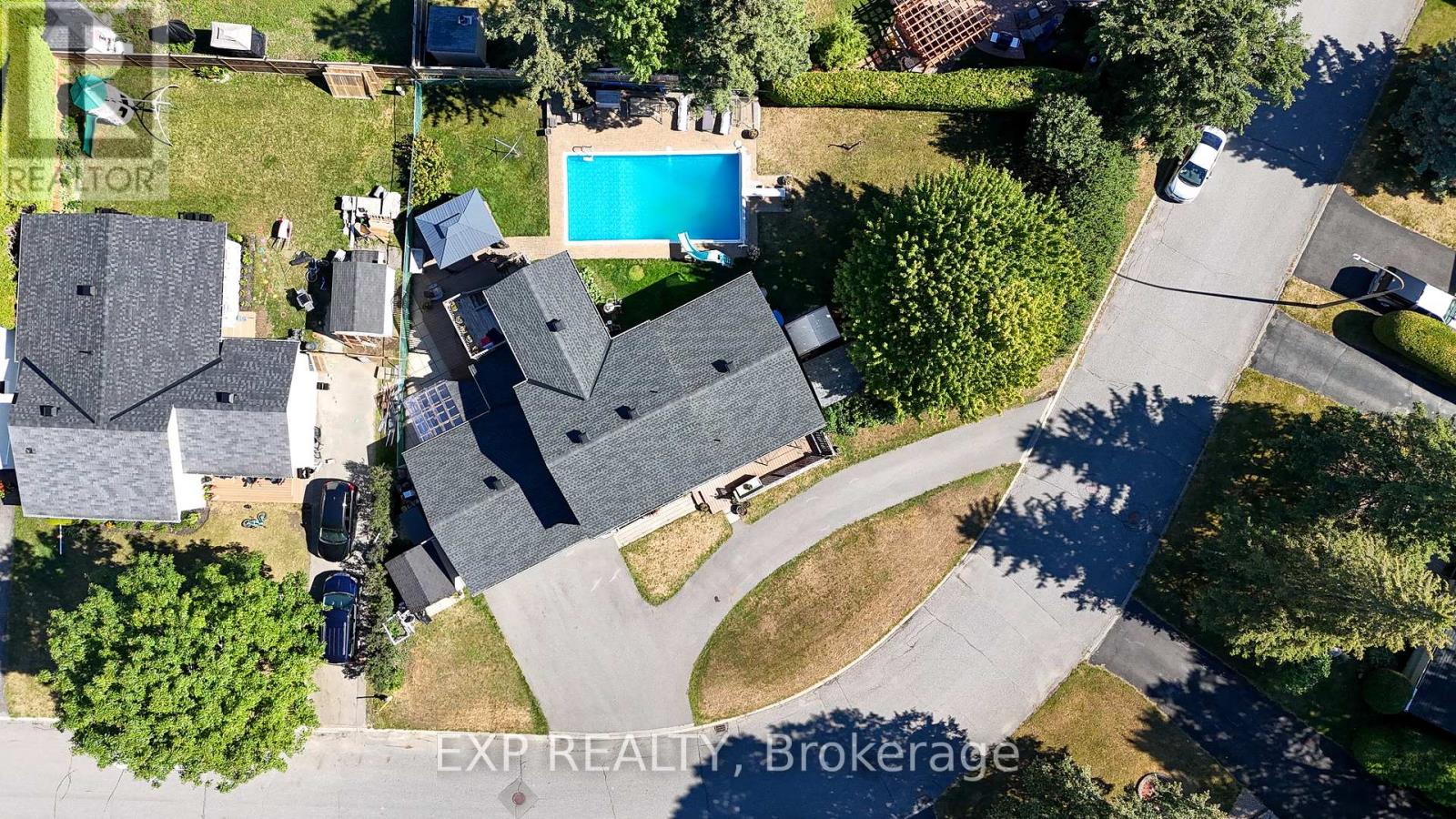 Photo 40 of 36 Keewatin Crescent, Ottawa ON