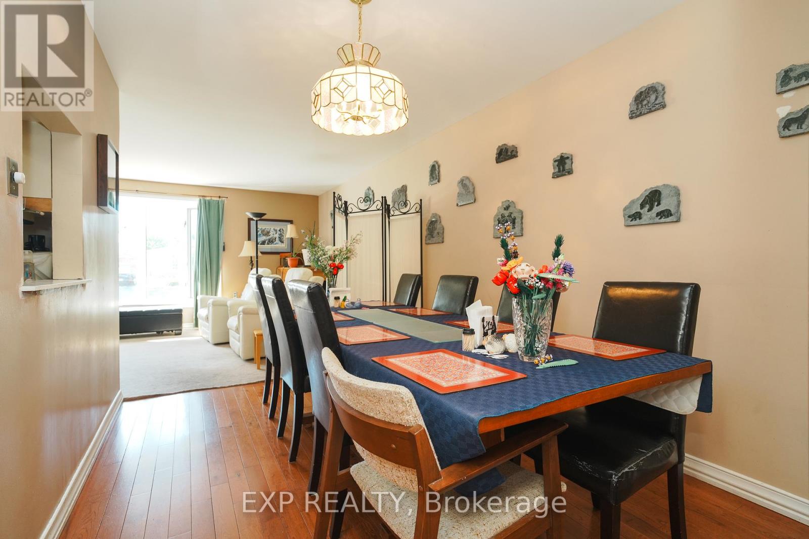 Photo 6 of 36 Keewatin Crescent, Ottawa ON