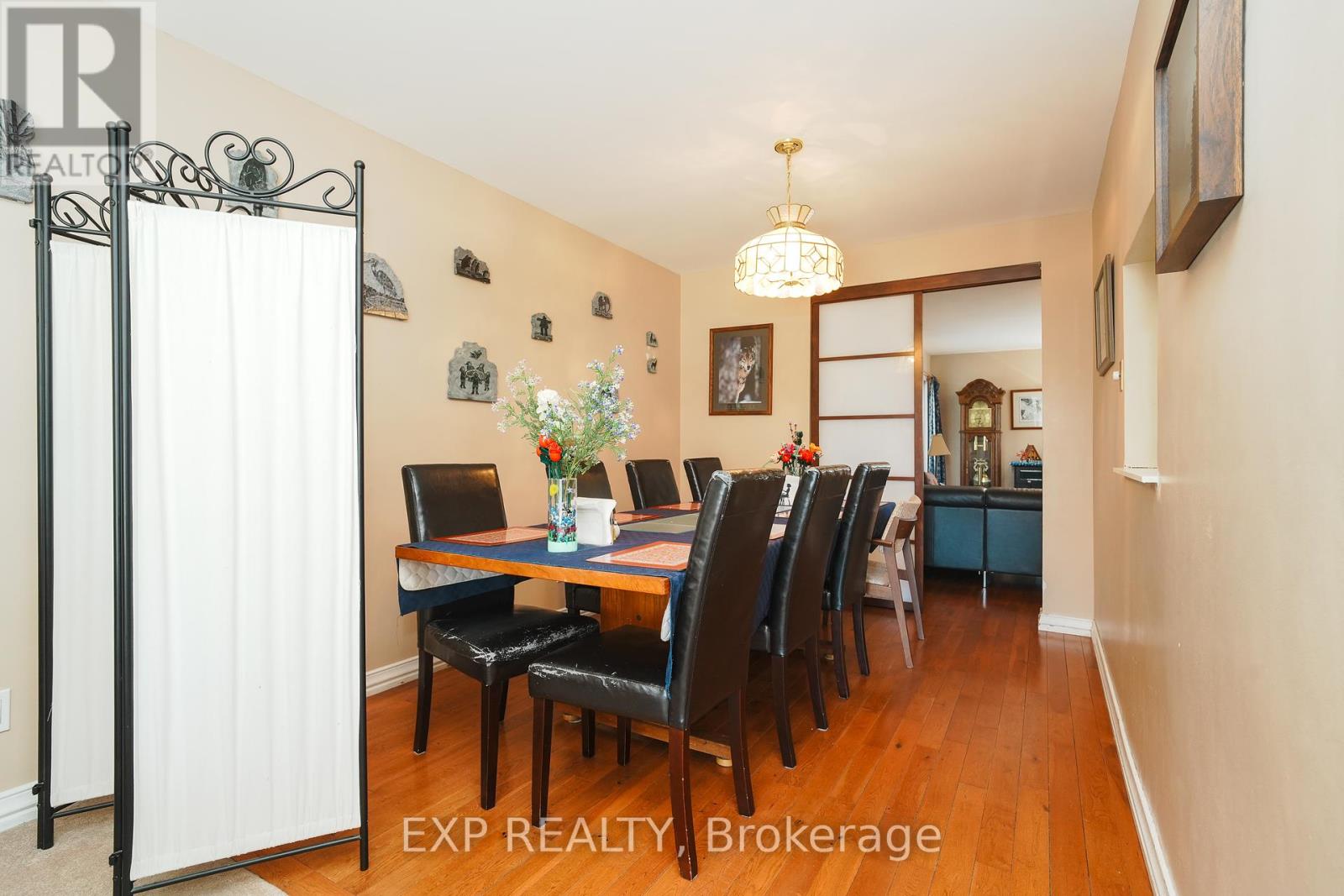 Photo 7 of 36 Keewatin Crescent, Ottawa ON