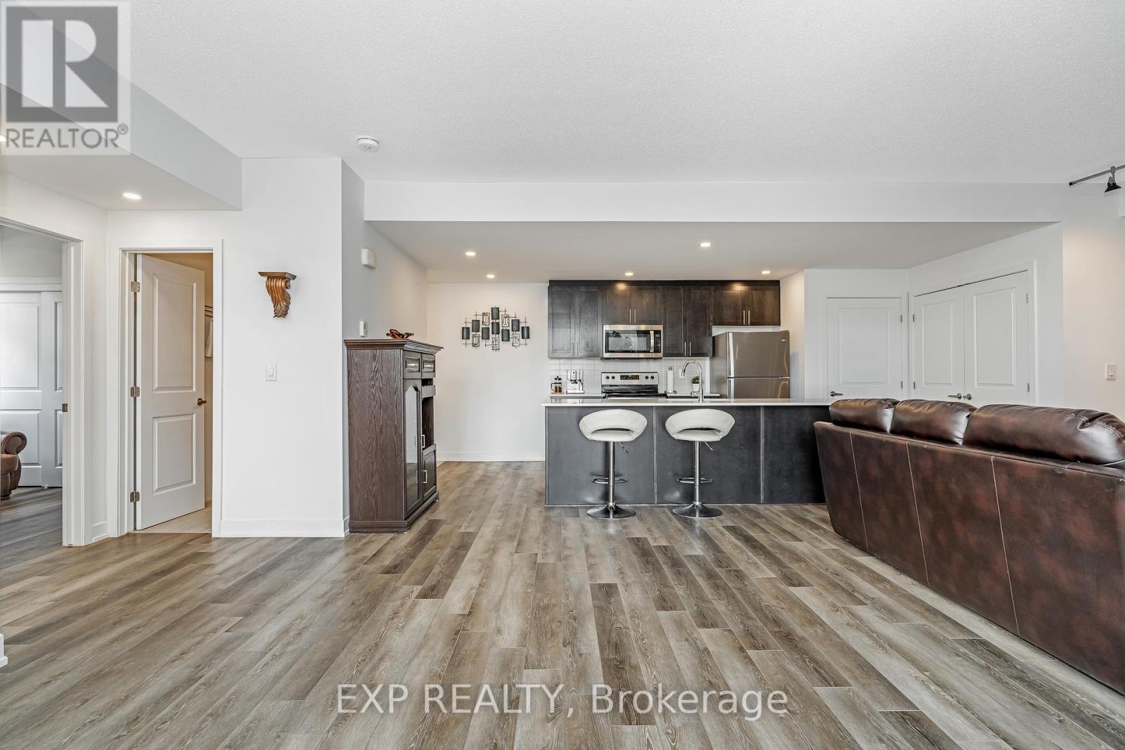 Photo 12 of 252 Big Sky Private, Ottawa ON