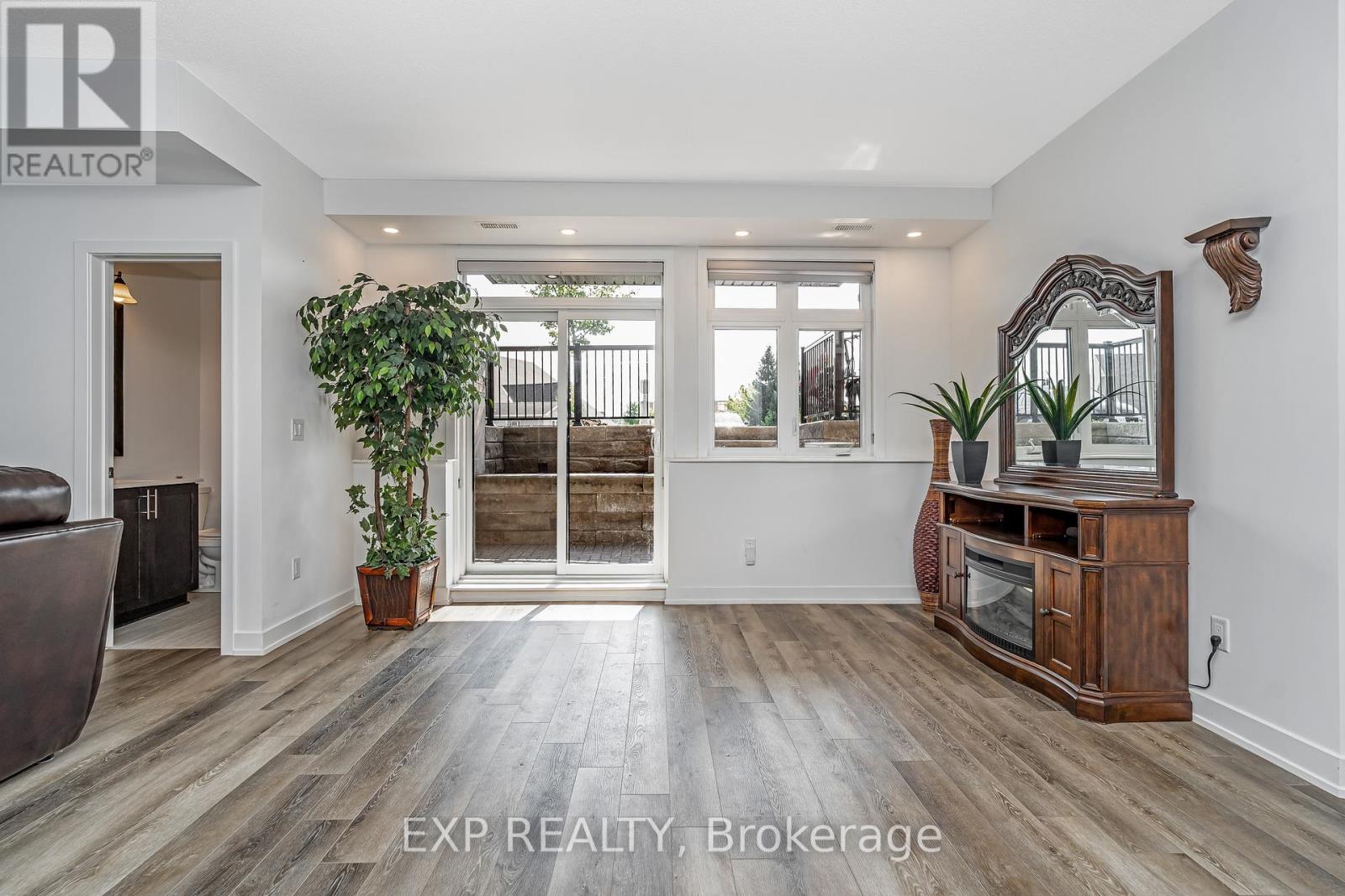 Photo 15 of 252 Big Sky Private, Ottawa ON