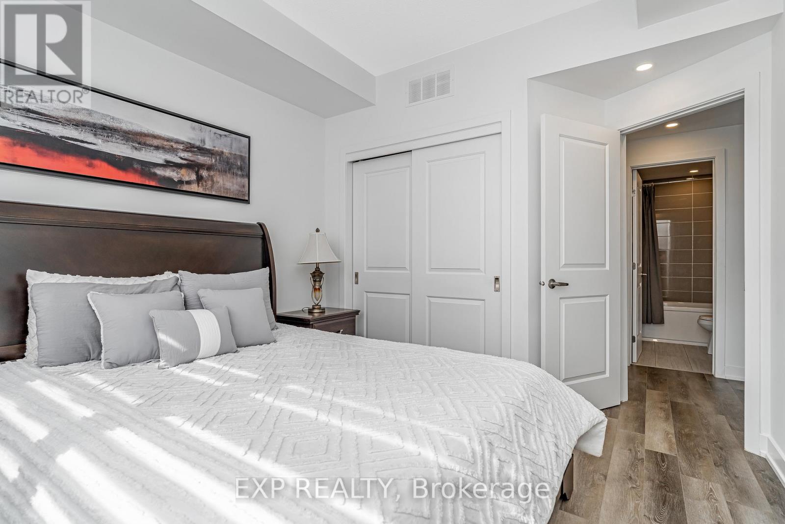 Photo 17 of 252 Big Sky Private, Ottawa ON