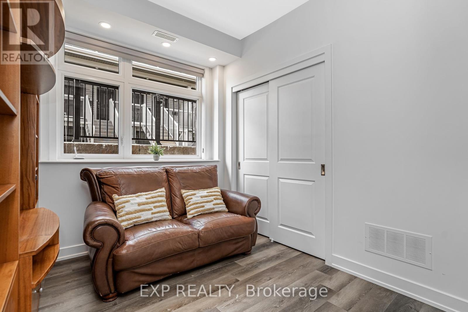 Photo 18 of 252 Big Sky Private, Ottawa ON