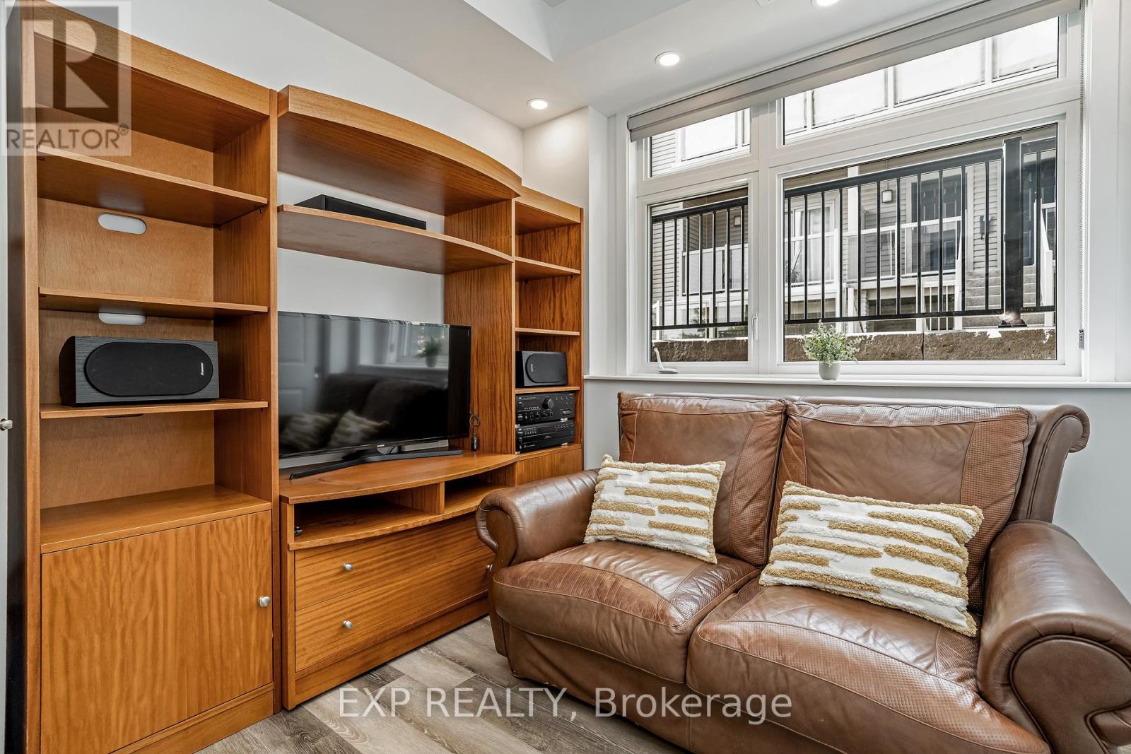 Photo 19 of 252 Big Sky Private, Ottawa ON