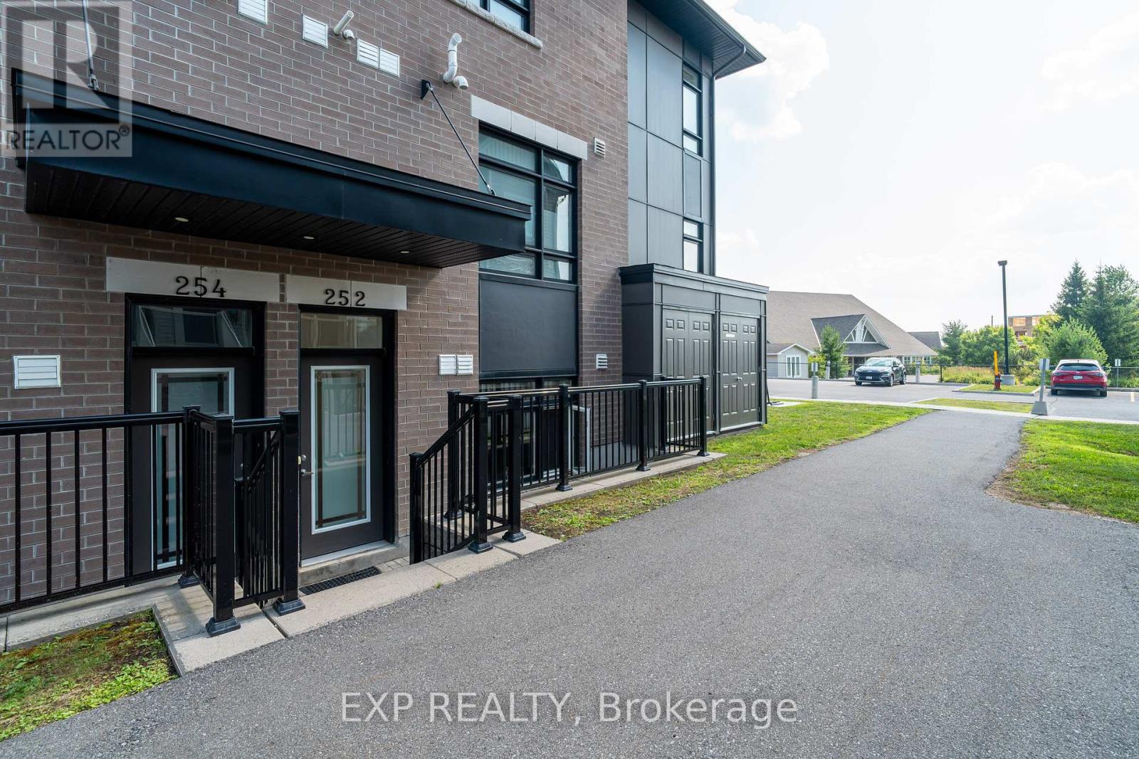 Photo 28 of 252 Big Sky Private, Ottawa ON