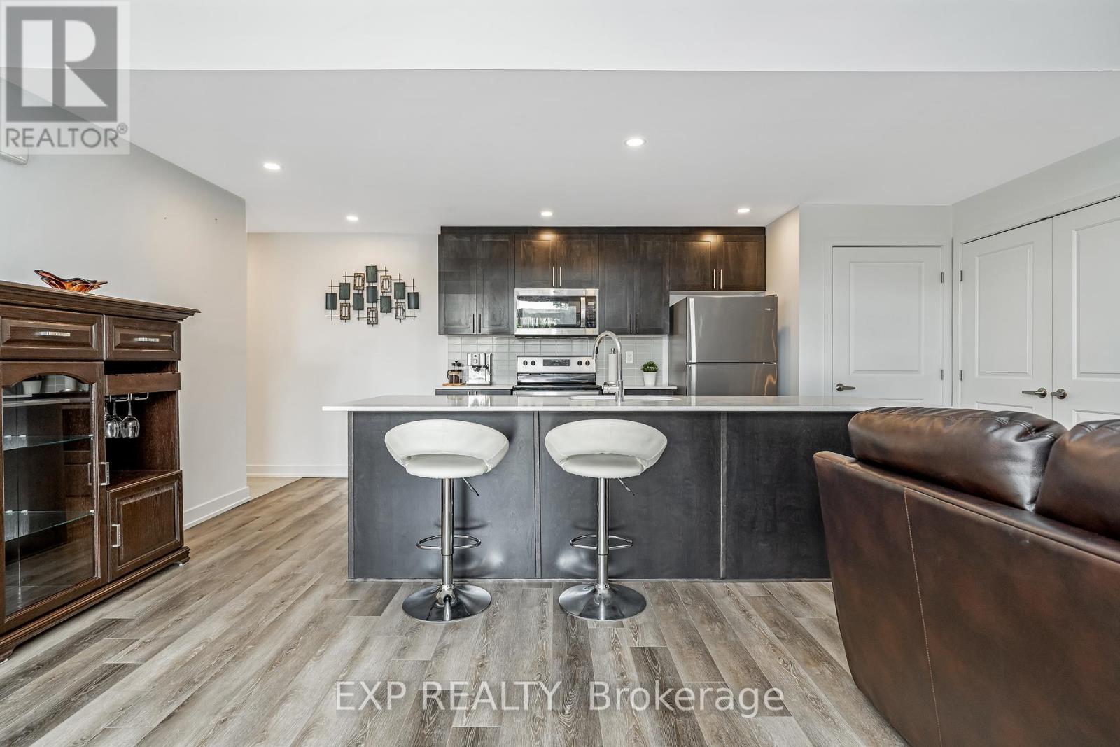 Photo 6 of 252 Big Sky Private, Ottawa ON