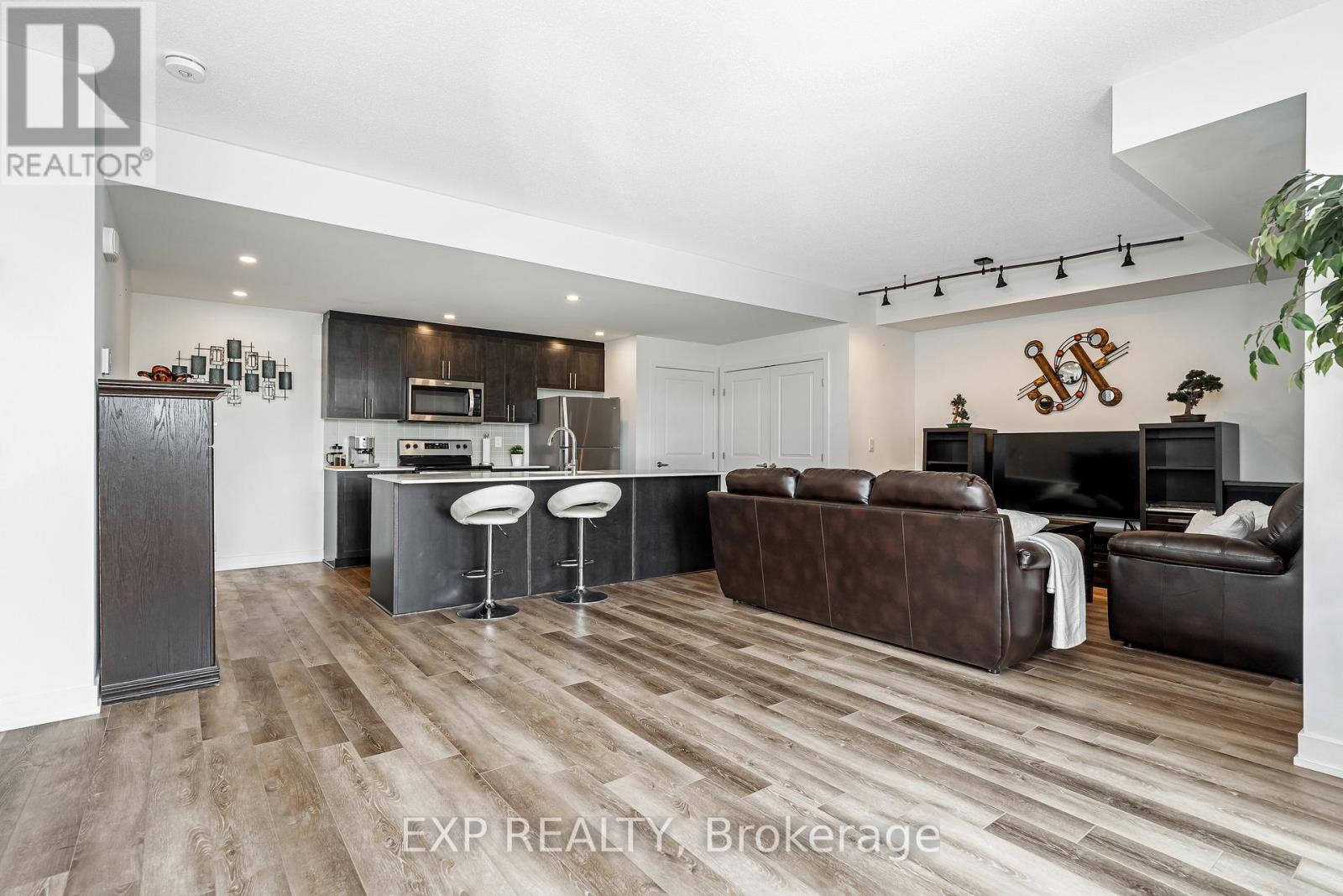 Photo 8 of 252 Big Sky Private, Ottawa ON